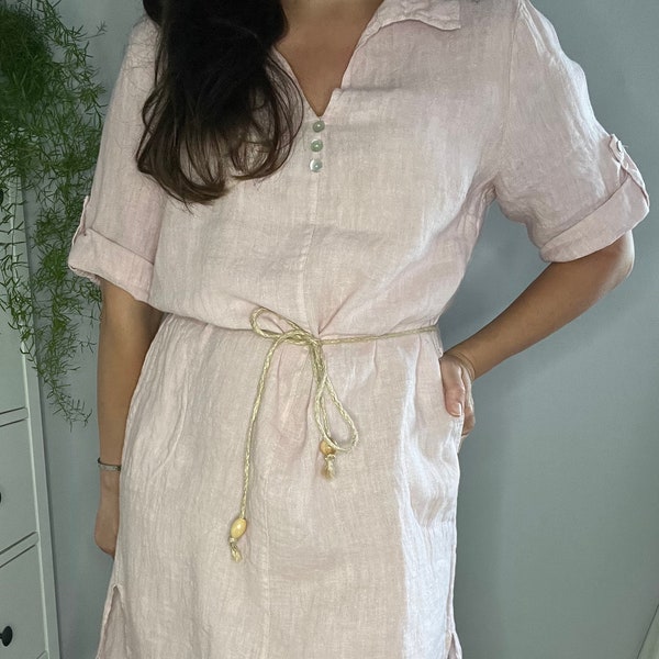 Robe femme 100 % lin. Robe boutonnée en lin rose foncé. Vêtements de vacances d'été pour femmes. Fabriqué en Italie. Taille unique.