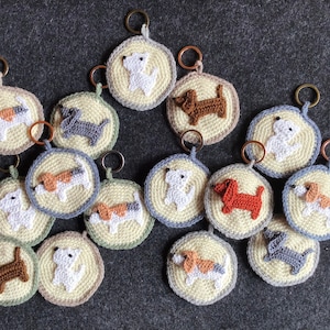 Taschenbaumler gehäkelter Schlüsselanhänger Dackel Westie Beagle, verschiedene Farben