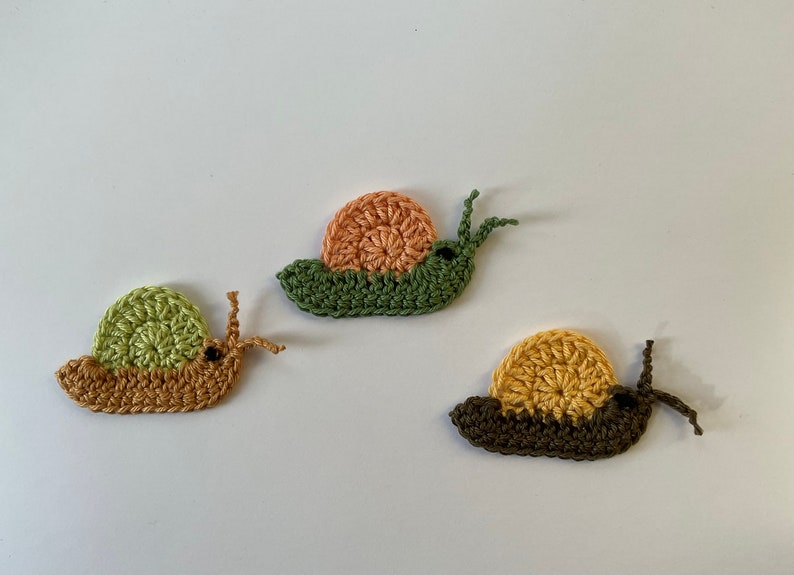 3 colorful snails, set of crocheted patches, crochet application, large selection of colors, color requests possible Mix 3