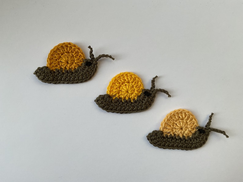 3 colorful snails, set of crocheted patches, crochet application, large selection of colors, color requests possible camouflage gelb