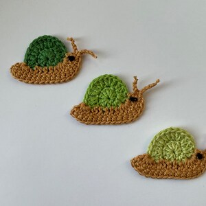 3 colorful snails, set of crocheted patches, crochet application, large selection of colors, color requests possible camel grün