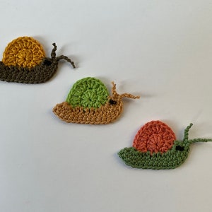 3 colorful snails, set of crocheted patches, crochet application, large selection of colors, color requests possible Mix 2
