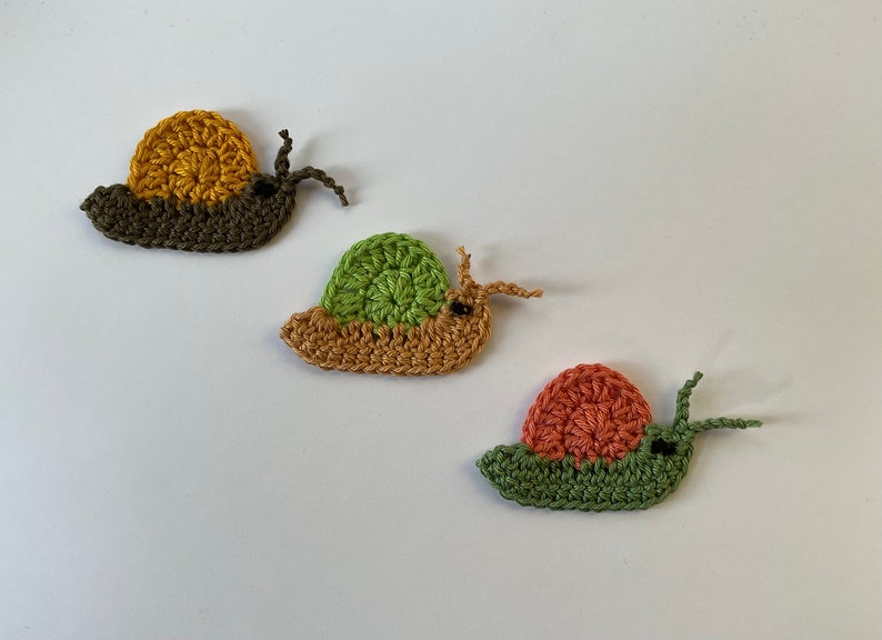 3 colorful snails, set of crocheted patches, crochet application, large selection of colors, color requests possible Mix 2