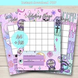 Peut inclure: Trois cartes de bingo imprimables avec un schéma de couleurs rose pastel, bleu et violet. Les cartes présentent une variété d'illustrations fantastiques et fantastiques, notamment des crânes, des yeux, un cercueil et une boule de cristal. Le texte sur les cartes indique "Adulting Bingo".