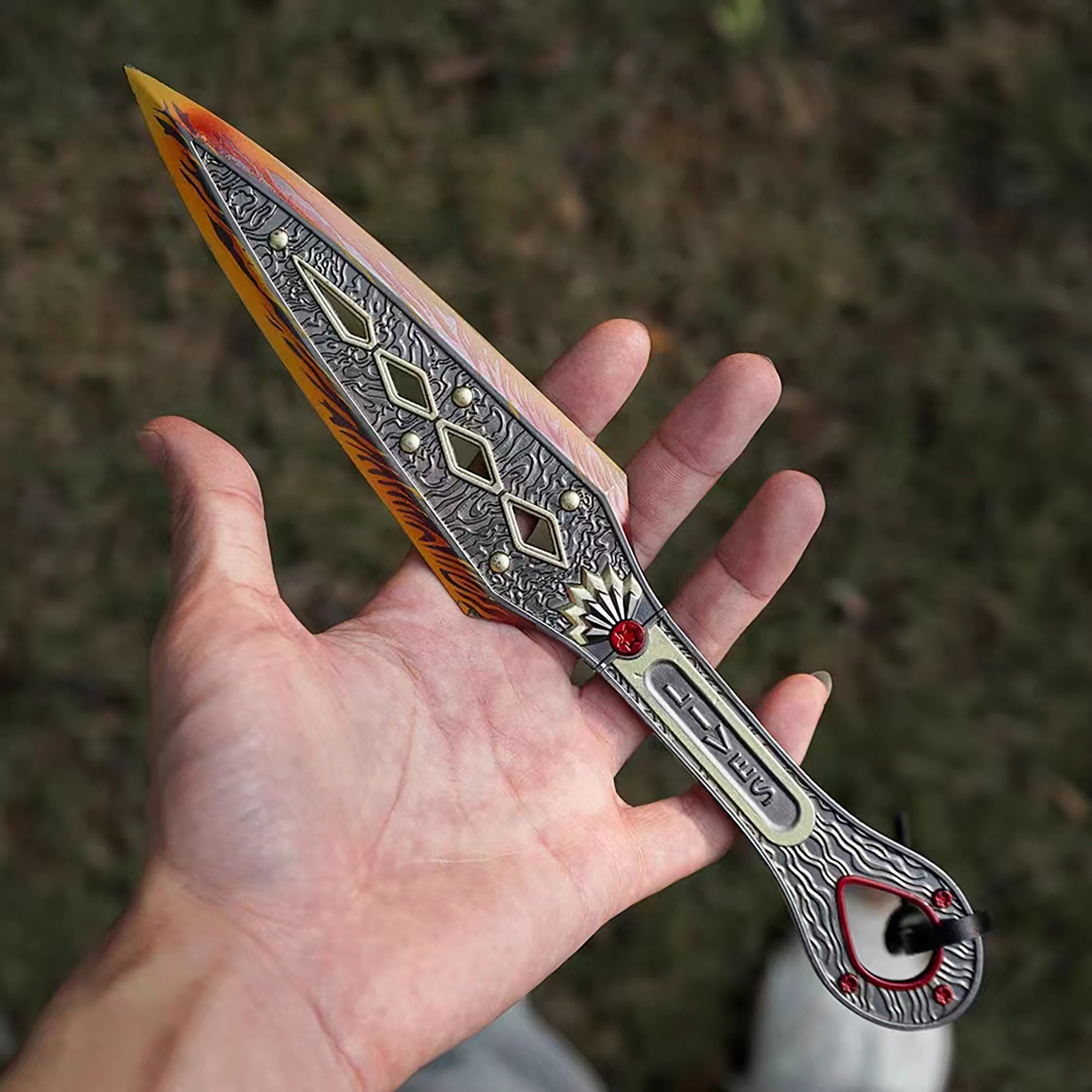 APEX Legends Games Couteau en métal Octane Heirloom sûr et durable sans  bord Outil d'entraînement porte-clés Armes Modèle Jouets Cadeau B :  : Jeux et Jouets
