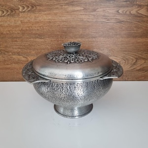 bol vintage Eik Tinn, bol norvégien fait main sur piédestal, bol en étain par Astri Holthe, années 1970, art norvégien en métal, intérieur de maison de style nordique
