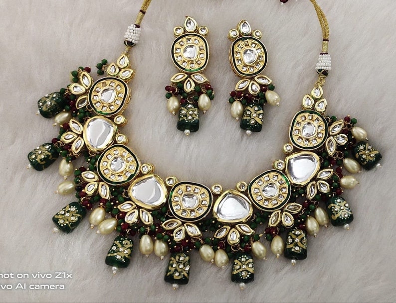 Conjunto kundan de diseñador inspirado en Sabyasachi, gargantilla Kundan verde, conjunto de gargantilla nupcial Kundan, conjuntos nupciales Kundan personalizables, conjuntos Royal Kundan imagen 5