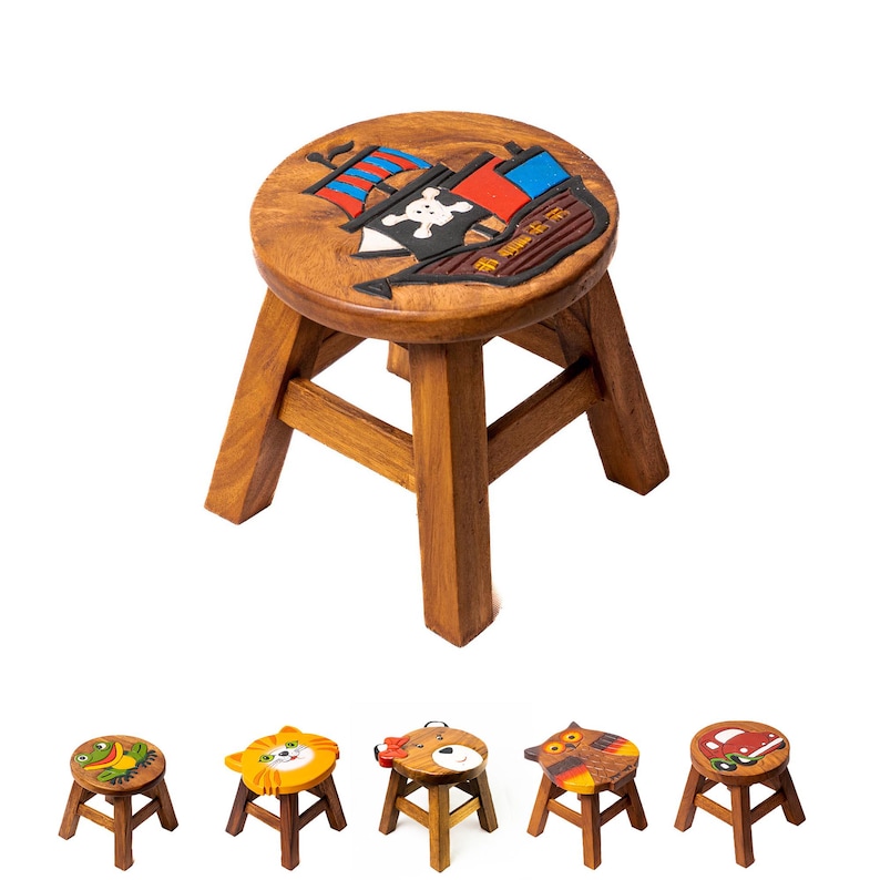 Hochwertiger Kinderhocker
Stuhl für Kinder
Kinderstuhl aus Holz
Handgeschnitzter Hocker
Trittleiter Kinder
Tritthocker Holz