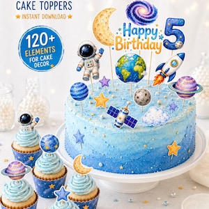 Può includere: Una torta e cupcake glassati blu decorati con decorazioni a tema spaziale, tra cui un astronauta, pianeti e un razzo. La torta è decorata con le parole "Happy Birthday" e il numero "5". L'immagine include anche il testo "Printable Cake Toppers" e "120+ Elements for Cake Decor".
