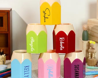 Portalápices con nombre infantil, caja para guardar crayones, recuerdo para fiestas de cumpleaños infantiles, regalo de inscripción escolar, regalo de regreso a clases para niños y niñas, regalo para maestros