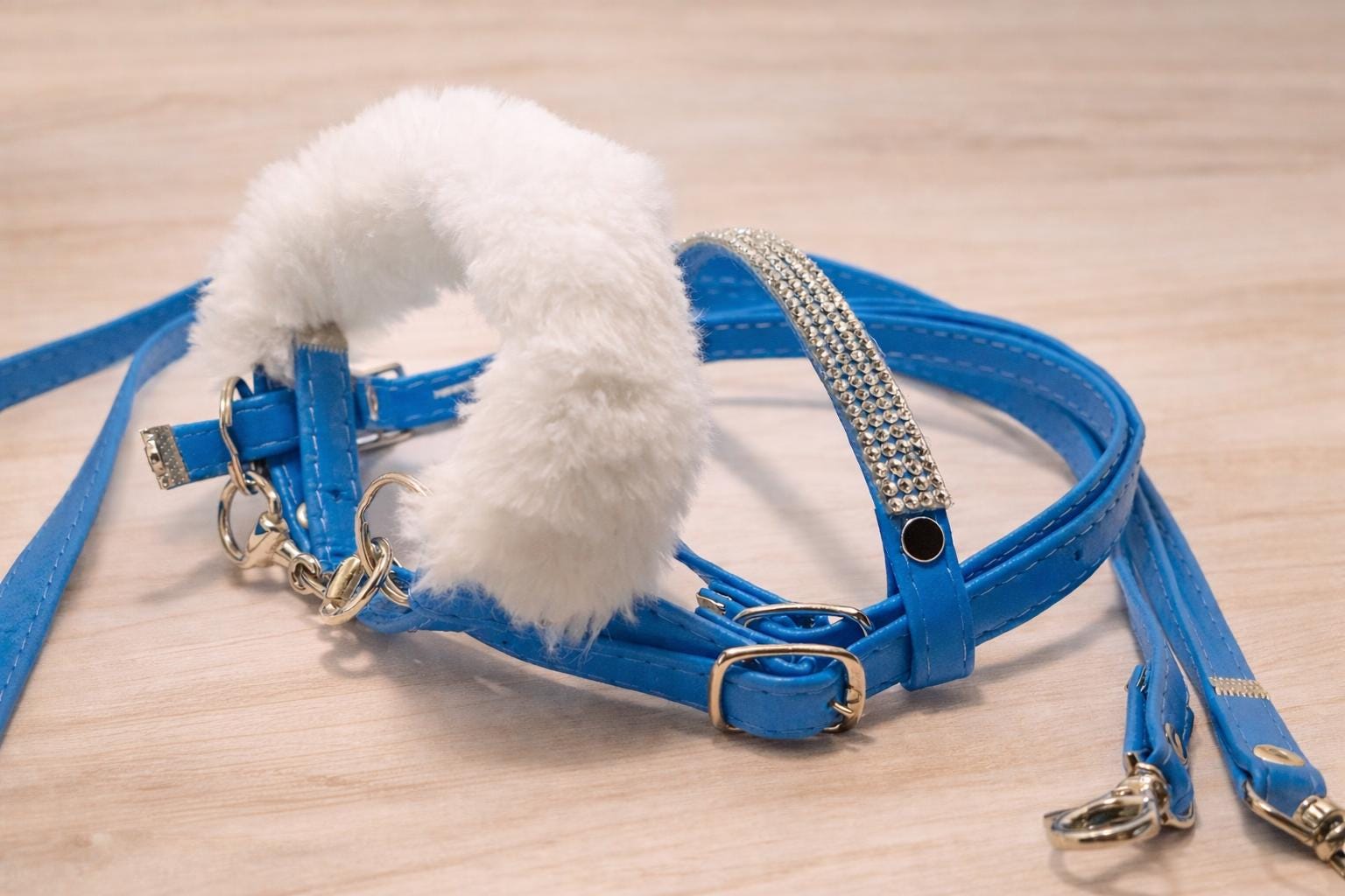 Lot équitation : Brides En Cuir, Plastron Nylon, Rênes Bleues - Western US