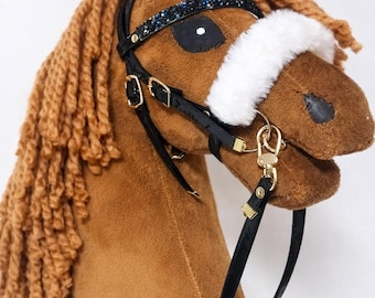 Brida de filete negra brillante, detalles dorados, pelo y diamantes negros para caballo de juguete hh