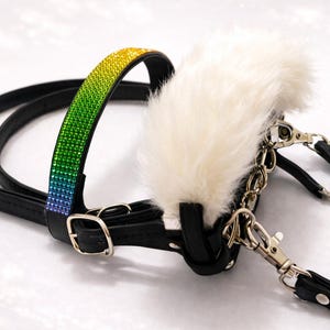 Briglia nera con redini per Hobby Horse, imbottitura in pelliccia sintetica, frontalino arcobaleno, adatta per Hobby Horse A3/A4, finimenti per cavalli Stick