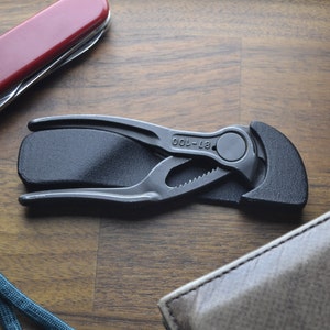 Low-Profile Carbon Fiber Knipex Cobra XS Sheath image 1