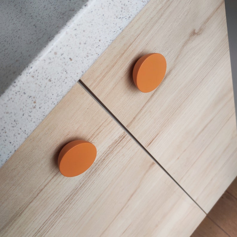 Round flat orange knobs