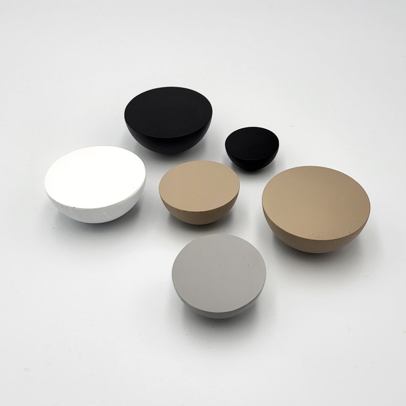 Runder flacher Knopf I Schwarzer, weißer, beige oder grauer Möbelknopf I Weitere Farben erhältlich Bild 1