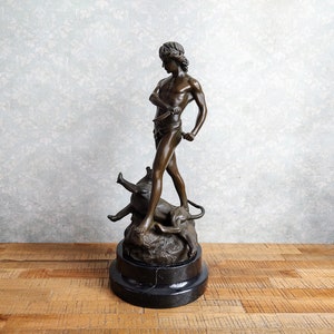 ルイ・ポテのブロンズ男性とライオンアールデコ神話のフィギュア彫刻アンティークスタイルの収集価値のある彫刻リビングルームの装飾
