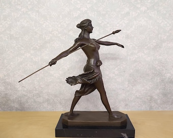 Escultura de bronce de una amazona con lanza - Estatua mitológica de bronce - Figura de una guerrera - Escultura clásica - Decoración artística femenina de caza