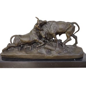 Bronzeskulptur Kampfstiere: Kunst Tierfigur auf Marmorsockel
