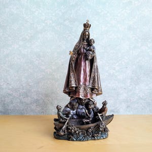 Nuestra Señora de la Caridad - Nostra Domina Charitatis - Estatua de la Santísima Virgen María con el Niño Jesús - Decoración católica del altar del hogar