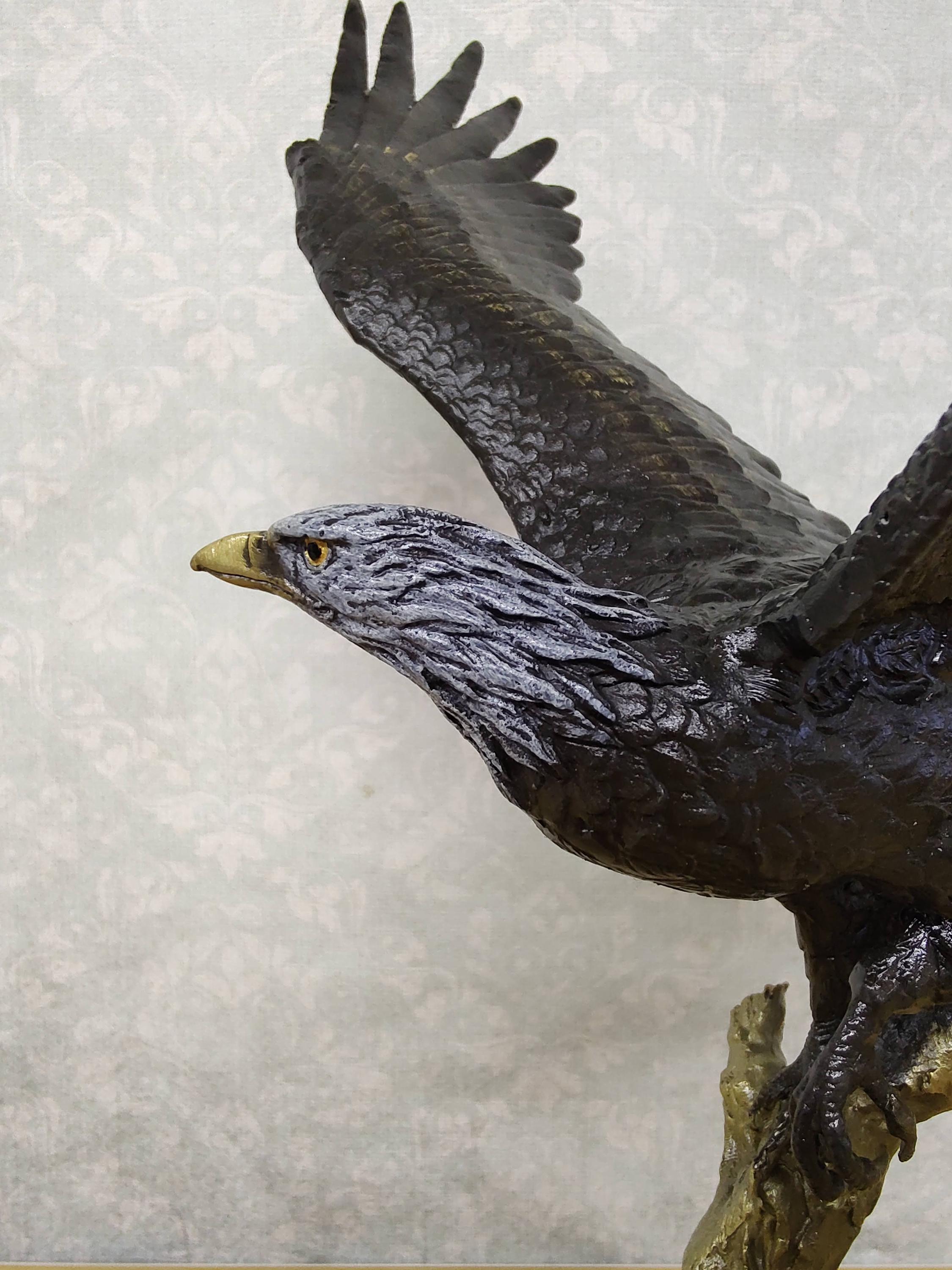 ブロンズ製鷲の彫刻 – 大理石の台座に乗った飛翔する鳥の像 - Etsy 日本