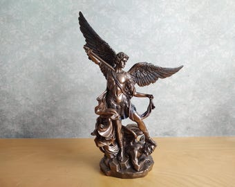 悪魔を殺す聖ミカエル大天使像の緑青色 - Etsy 日本