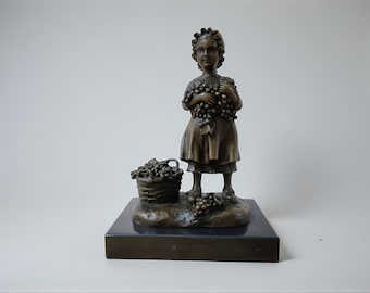 アールデコ調ブロンズ像：大理石の台座に手描きされた「ベッドタイム 