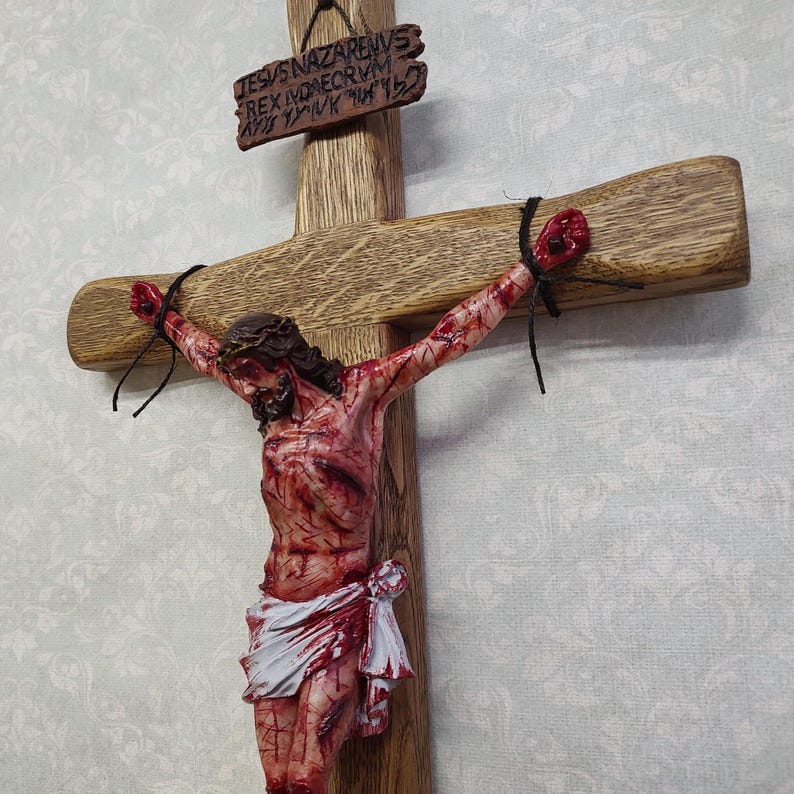 Crucifijo de Jesús, La Pasión de Cristo, Arte católico realista hecho a mano, Regalo religioso imagen 6