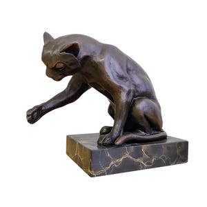 Bronze Cat Sculpture: Elegant Animal Figurine on Marble Base