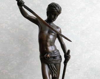 Escultura de bronce de Antonin Mercié: La victoria de David sobre Goliat (figura vintage)