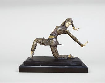 デメトル・チパルス・レ・ガールズ ブロンズ像: アールデコ様式の 5 人