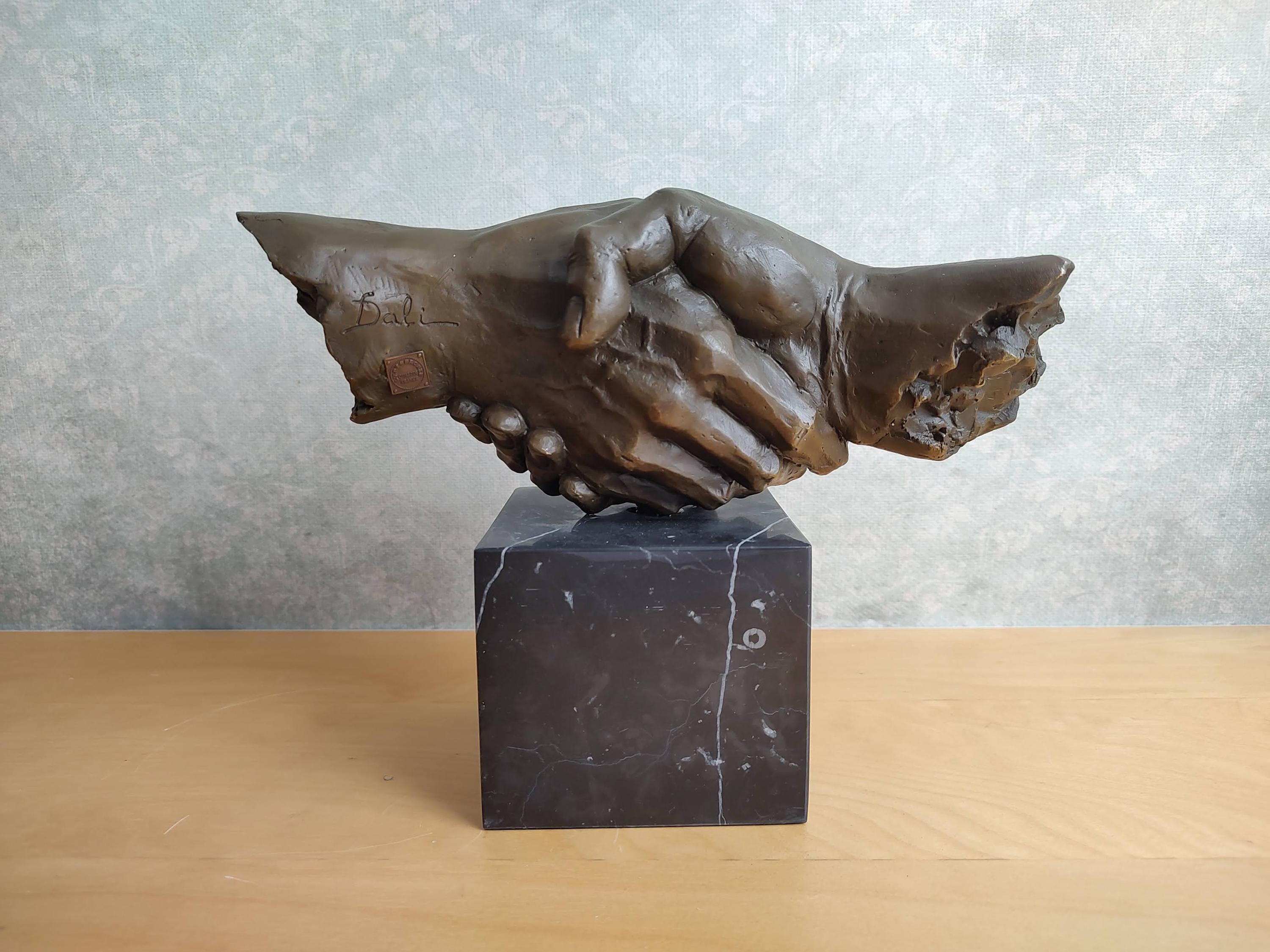 握手の石彫刻 黒い台座付き Handshake statue - Etsy 日本