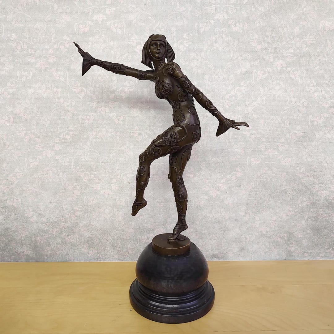 アールデコ様式の踊り子像 フランスのアールデコ調ブロンズ像「フェニキアの踊り子」（大理石台座