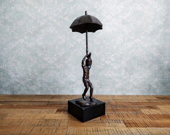 Homme au parapluie - Sculpture météorologique - Homme moderniste au parapluie : sculpture statuette en bronze de style Art déco - Idée cadeau unique