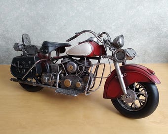 Vintage Style Red Metal Motorcycle Model: Handcrafted Collectible