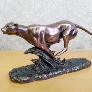 Running Cheetah Figurine - Tabletop Decor - Gift Idea - Wild Cat Sculpture Statuette - Leopard Figurine - Jaguar Figurine - Home Decor
