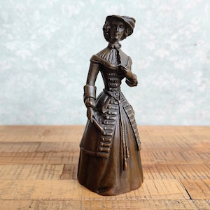 Vintage Bell: Elegant Aristocratic Lady Statue - Ideal Reception Bell for Hotels, Offices, and Stylish Décor - Perfect Gift Idea