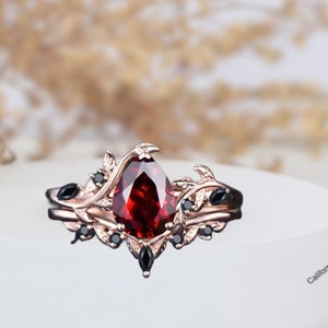 Vintage leaf red garnet & black onyx engagement ring set, Pear Cut Garnet Bridal Wedding 2pcs Ring Set, Art Deco ring houston gift for her