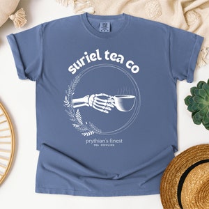 ACOTAR Suriel Tea Company, Stadt des Sternenlichts, Das Nachtgericht Shirt, Bücherwurm Geschenk, Gericht der Dornen und Rosen Shirt, Comfort Colors Shirt