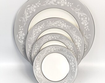 Royal Doulton Valleyfield 4 Piece Dinnerware Set Gray White & Silver Rim, Replacement set, 8 dinnerware sets, Gray and white Floral pattern