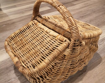 VTG Wicker Picnic Basket Double Lid with woven handle 19"x13"x16" high, Rattan basket, Farm house Cottage decor, Staging prop, Hand woven