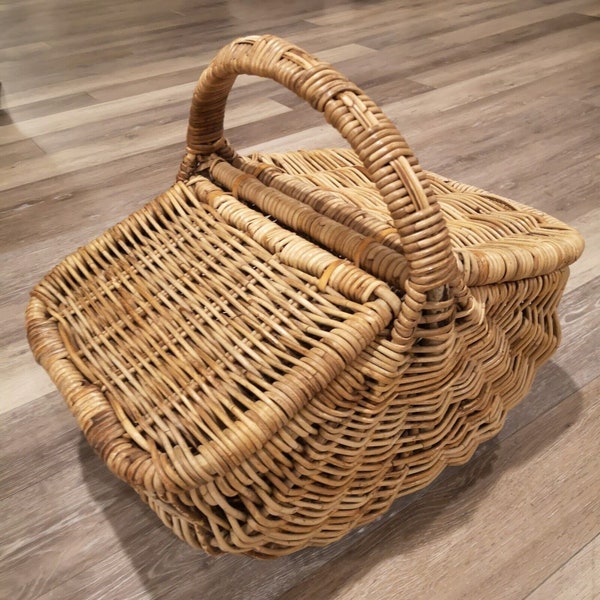 VTG Wicker Picnic Basket Double Lid with woven handle 19"x13"x16" high, Rattan basket, Farm house Cottage decor, Staging prop, Hand woven