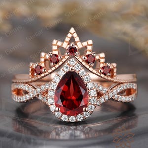 Red Gemstone ring Pear Lab Created Ruby Engagement Ring Set Art Deco Moissanite promise Bridal ring Crown Shape Ruby Stacking Ring For Her
