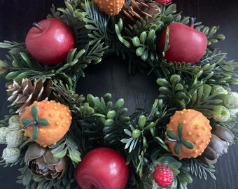 Christmas wreath 9” 1970s plastic fruit, berries, and combs