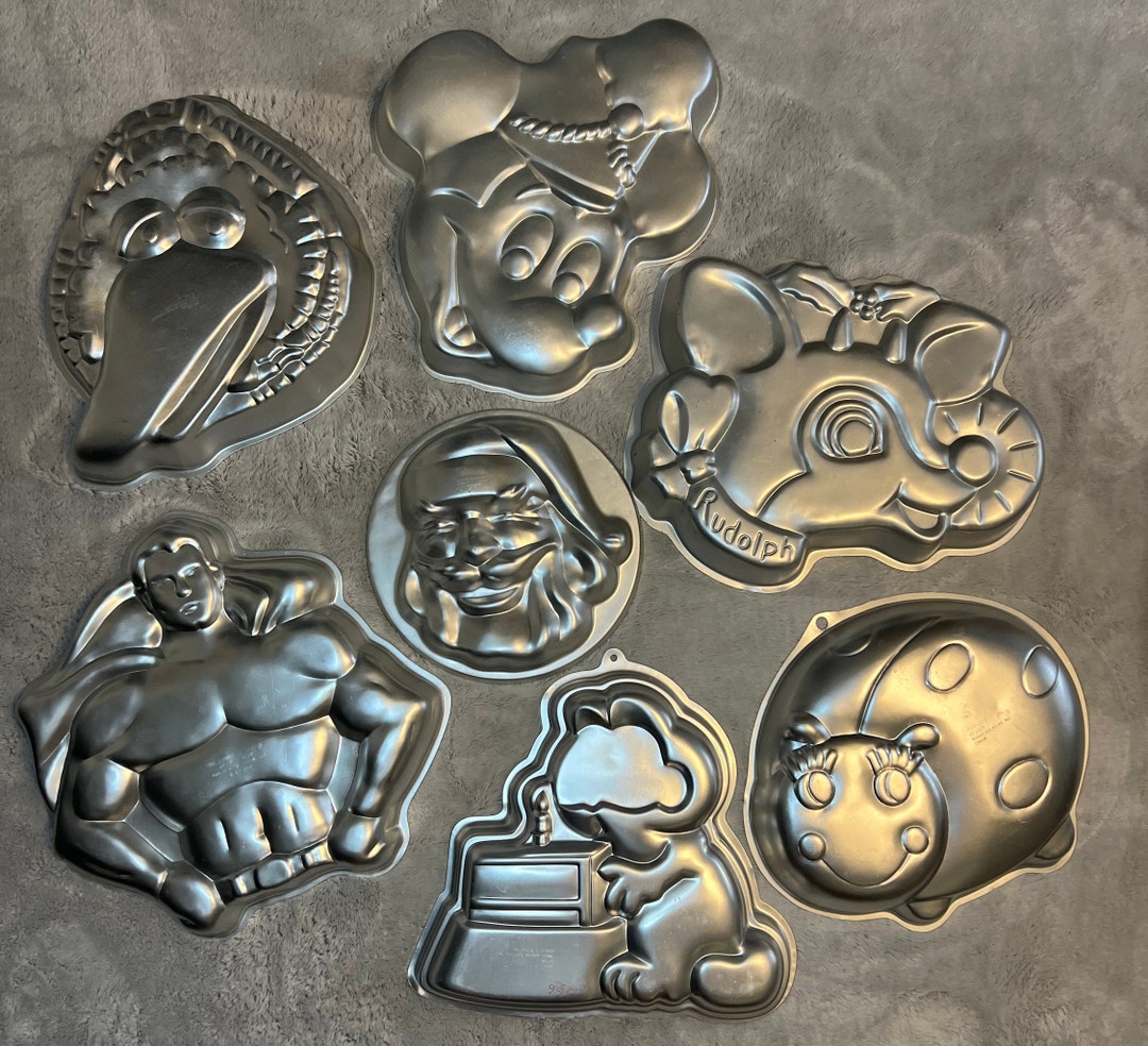 Aluminum Cake Pans, Vintage Aluminum Cake Pan Collection, Garfield