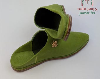 Moroccan Leather Babouches: Soft, Elegant Traditional Footwear with Bee Detail