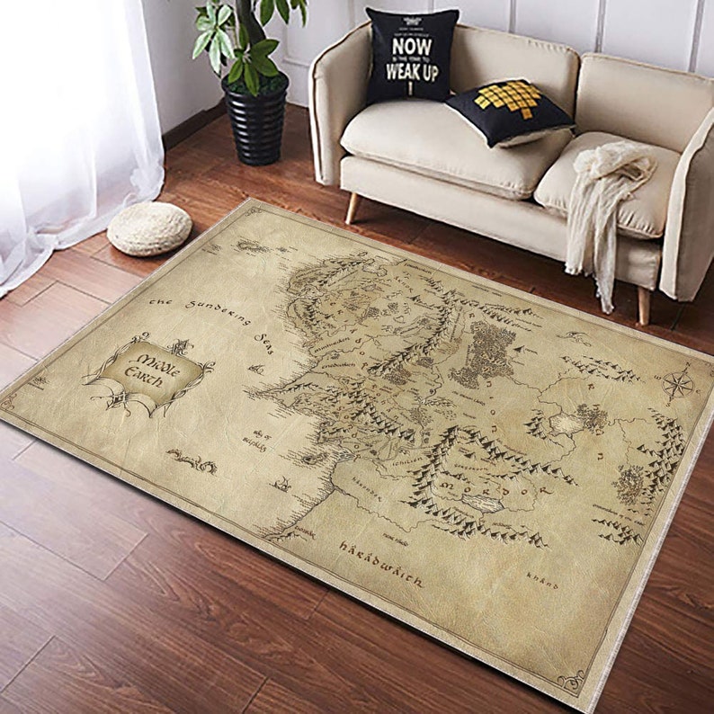 Lord of the Rings Middle Earth Rug © PurpleTapestryDecor | etsy.com