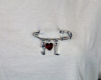 Broche pour couple, broche initiale, épingle à nourrice, épingle de kilt, breloque pour sac, breloque, insigne d'épingle, cadeau personnalisé anniversaire d'amour pour époux