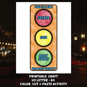 Puede incluir: Una hoja de manualidades rectangular imprimible con un diseño de semáforo coloreado en naranja. Contiene tres círculos en rojo, amarillo y verde con el texto FATHER, SON y HOLY SPIRIT. El texto superior dice GOD IS 3 IN 1 y el inferior THE HOLY TRINITY.