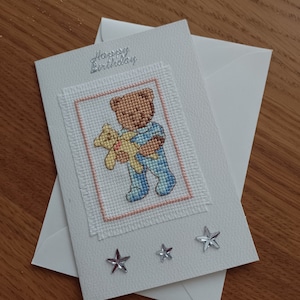 Carte de joyeux anniversaire au point de croix, carte faite main grand et petit ours.